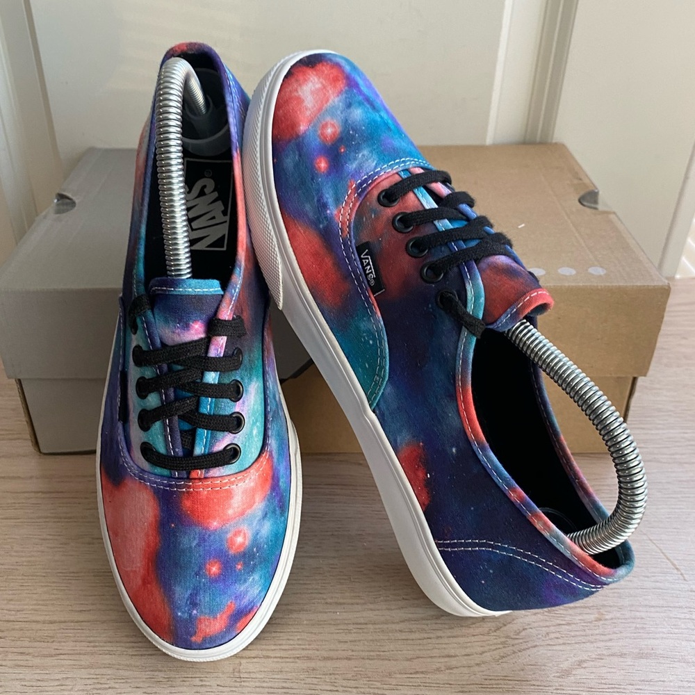VANS CLASSIC Lo Galaxy Slip on Sneaker | M 6.5- W 8